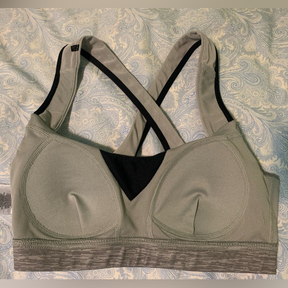 Adidas sports bra - Picture 3 of 4